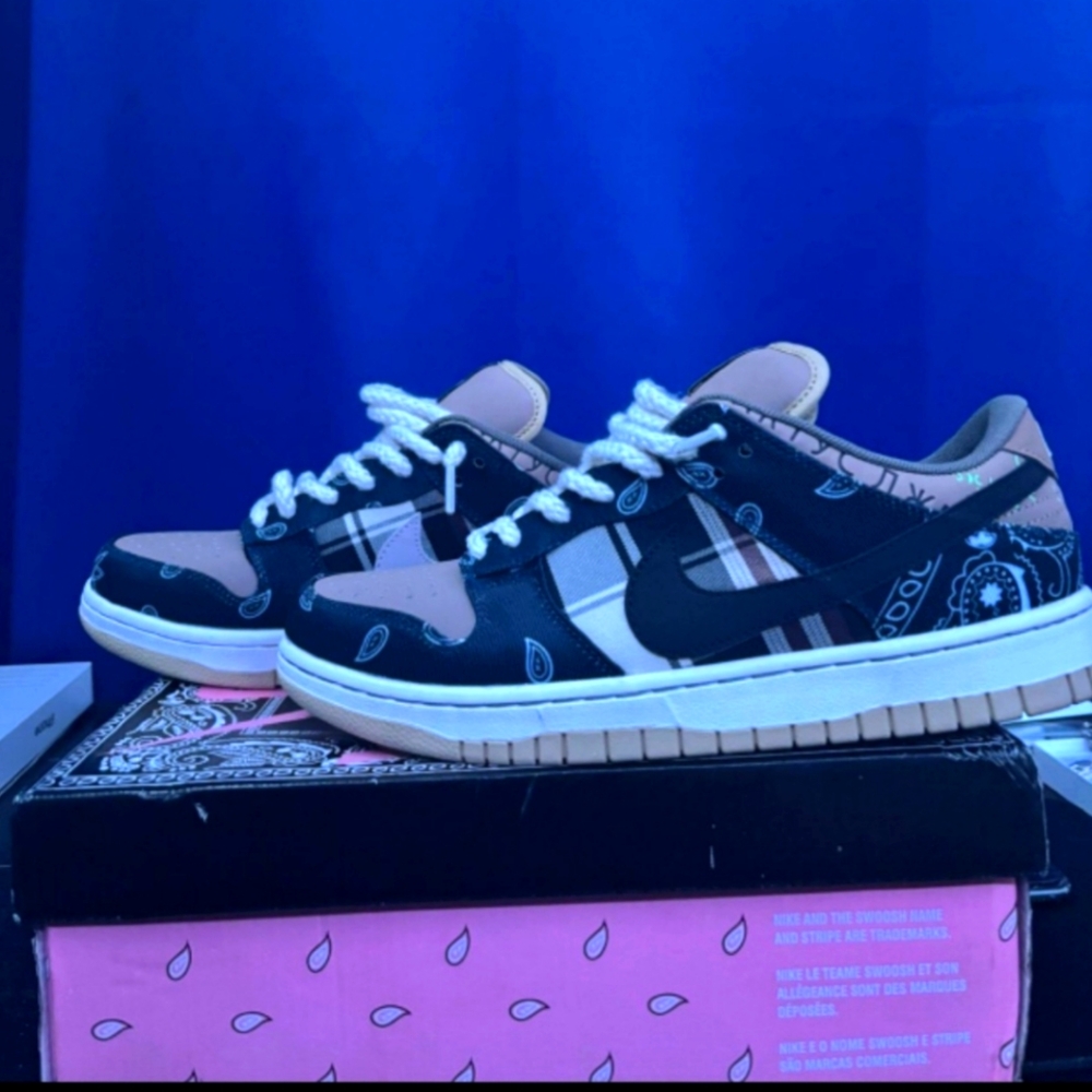 Travis Scott Dunks- original box